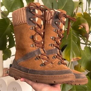 Bearpaw boots size 7 Stylish Brown and Tan Women's Boots